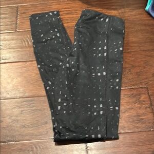 Under Armour Fleece Lined Black and Gray Patterned Leggings size small